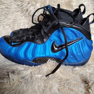 Men's Nike  Black and Blue Sneakers
